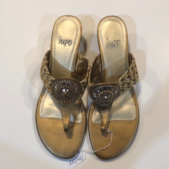 Gold Sandals 91/2 Medium - Picture 2 of 8